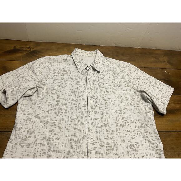 Lululemon Mens Large Shirt Airing Easy Short Sleeve White Gray Geometric - Picture 4 of 10